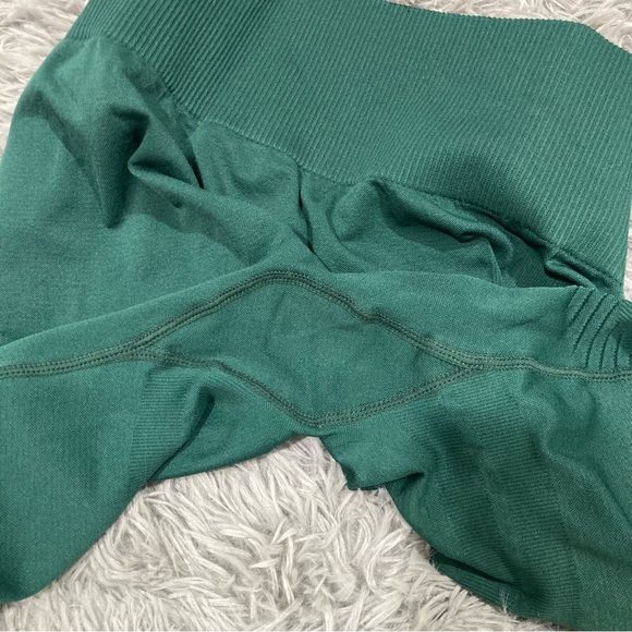 Booty Scrunch Leggings 🍑 - Picture 10 of 15